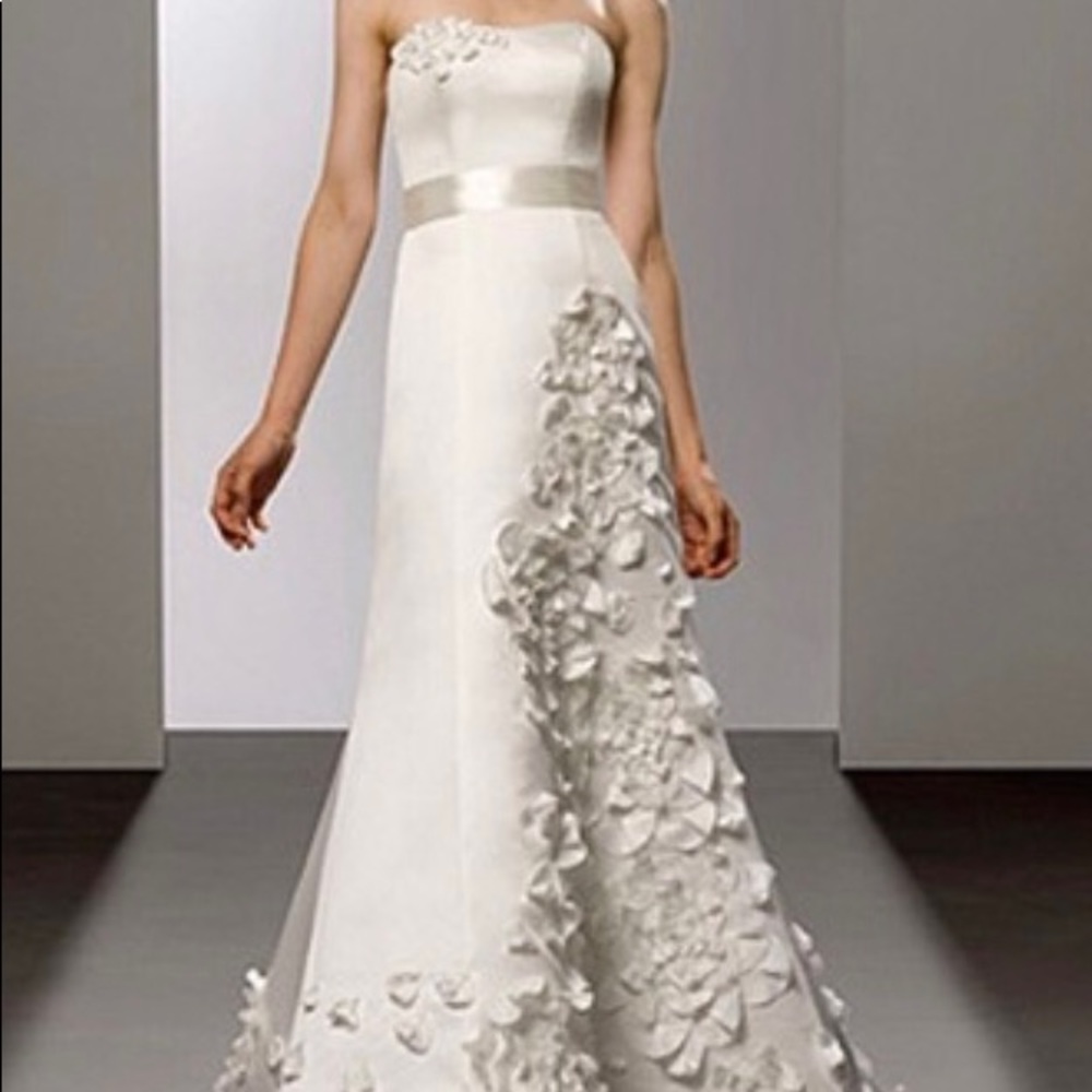 Galina pure white wedding dress from David’s Bridal size 6